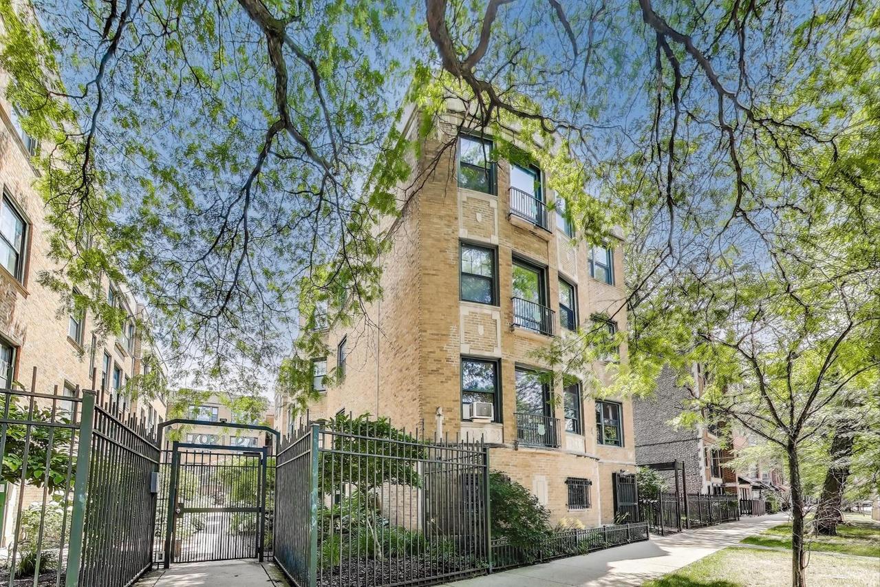 7021 N Sheridan Rd. #1, Chicago, IL 60626