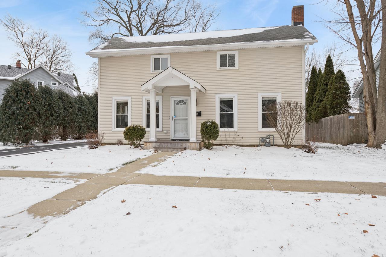 180 1 St., Crystal Lake, IL 60014