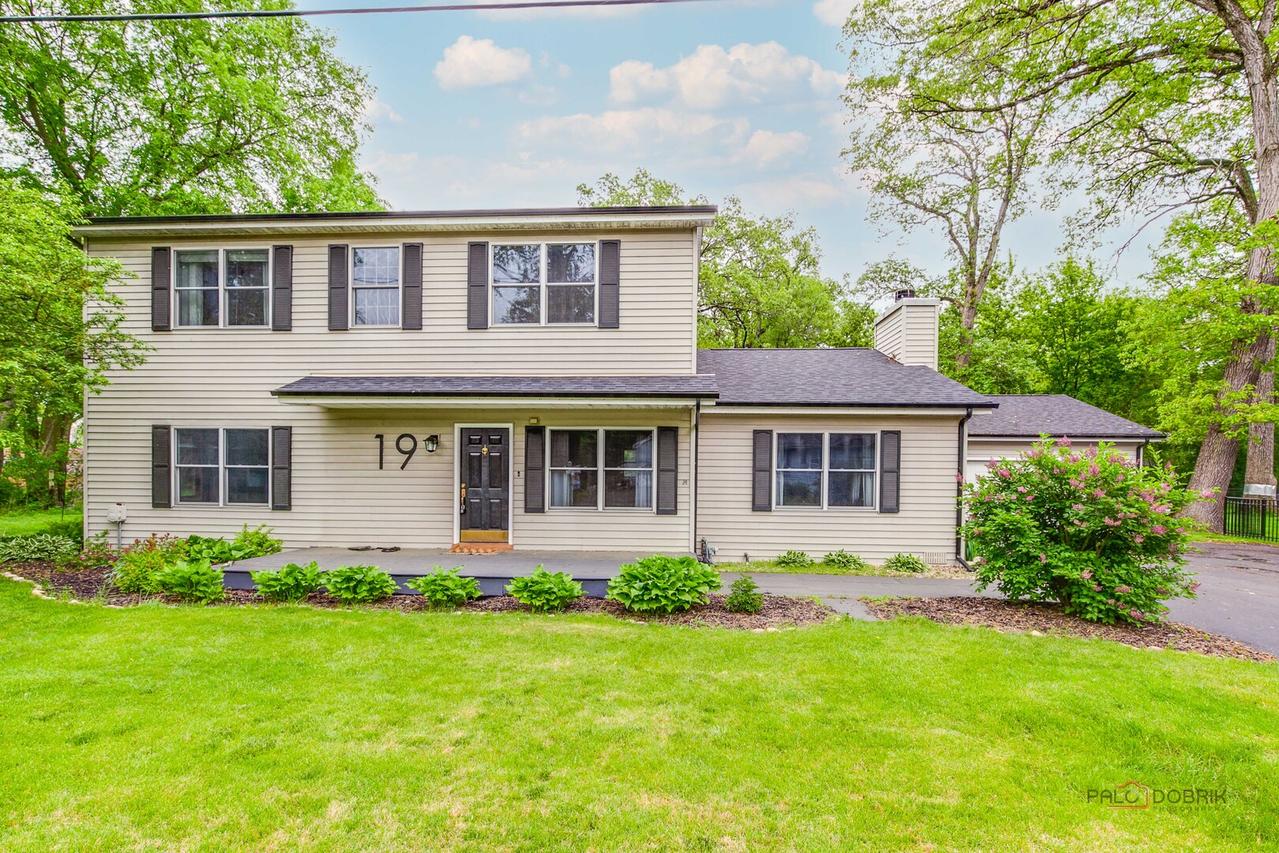 19 Eastwood Ave., Port Barrington, IL 60010