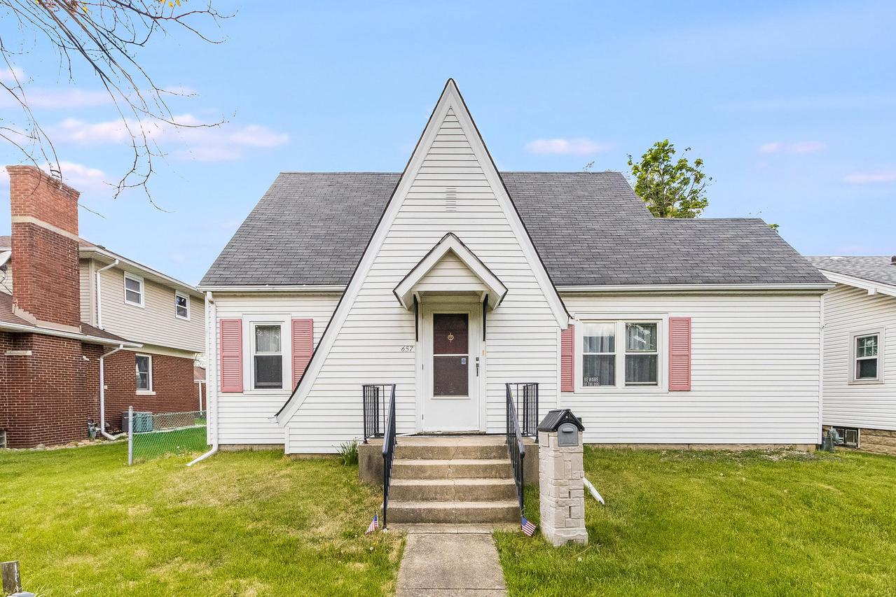 657 1st St., Crete, IL 60417