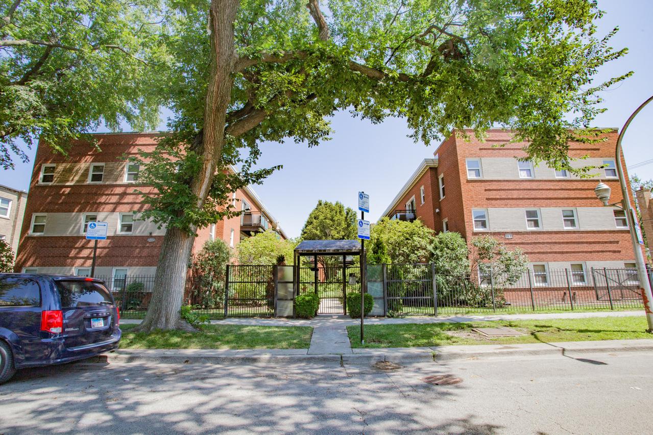 6417 N Damen Ave. #2W, Chicago, IL 60645