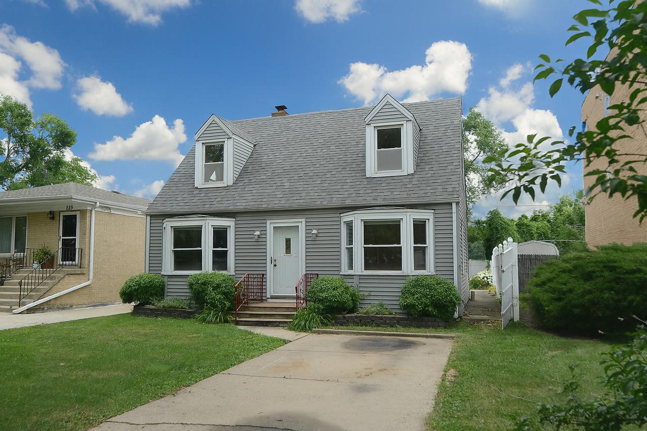 215 W Kimbell Ave., Elmhurst, IL 60126