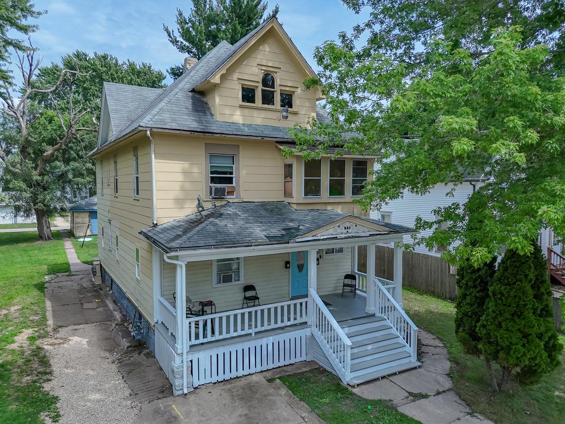 920 S 5th St., Rockford, IL 61104