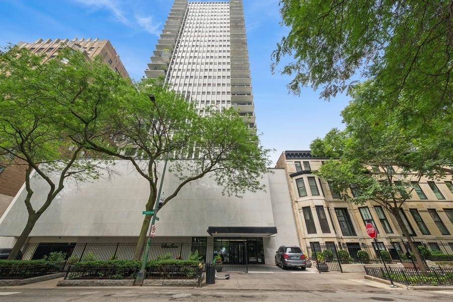 1230 N State Pkwy. #17A, Chicago, IL 60610