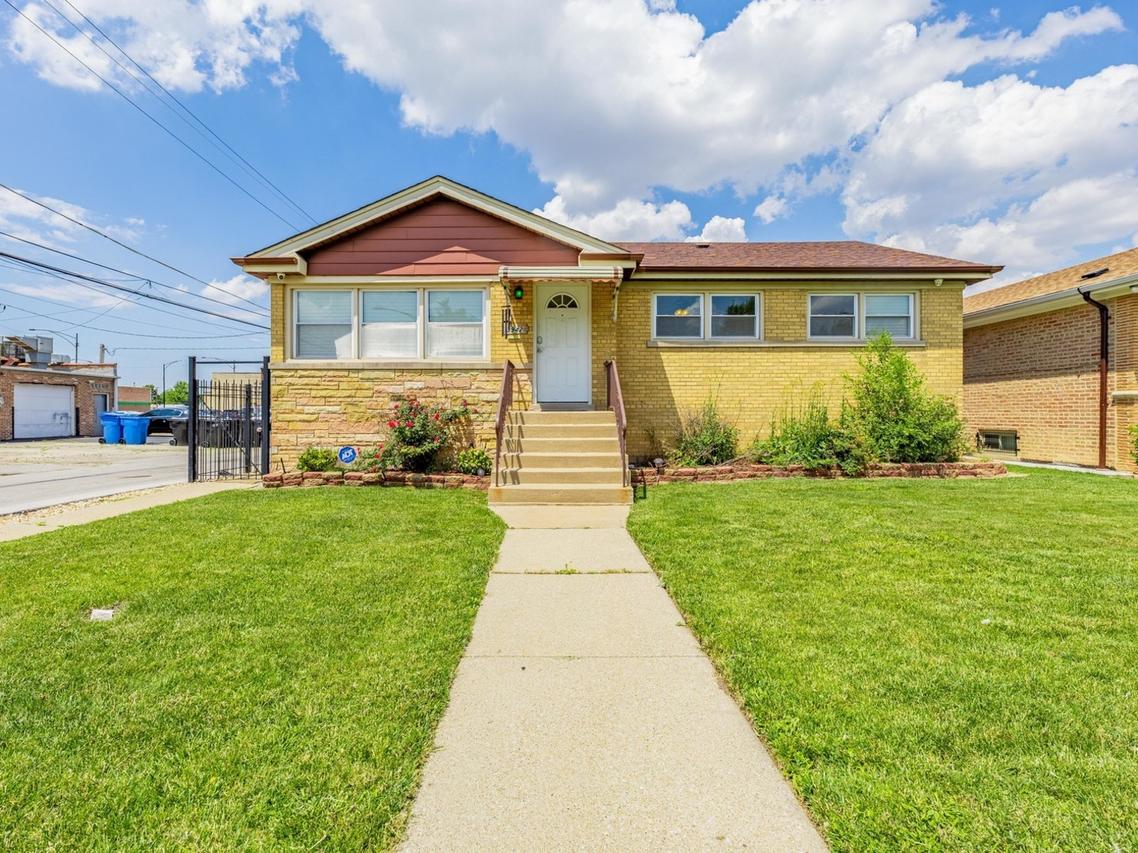 3942 W 85th St., Chicago, IL 60652