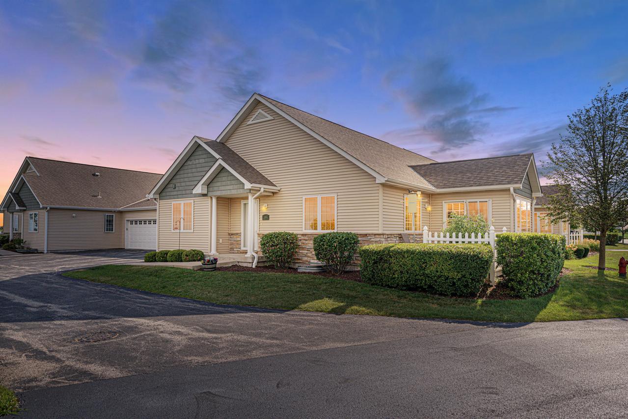 2182 Waterbury Ln., Sycamore, IL 60178