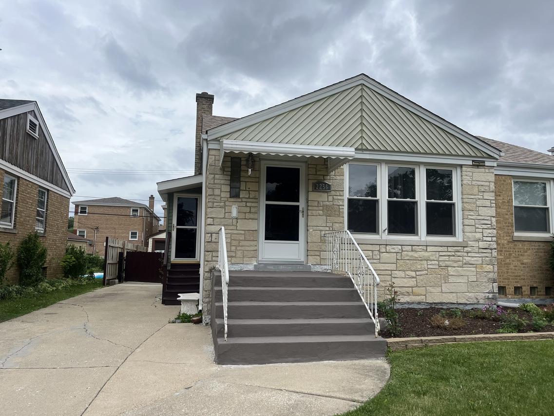 2256 S 15th Ave., North Riverside, IL 60546