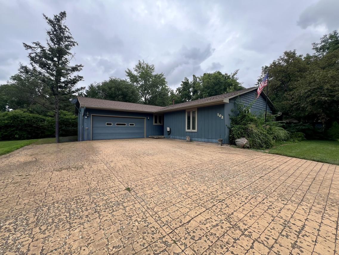 102 Jennifer Dr., Mahomet, IL 61853