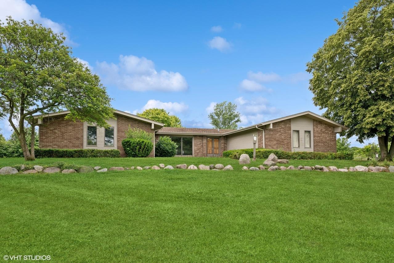 22753 W Owens Rd., Mundelein, IL 60060