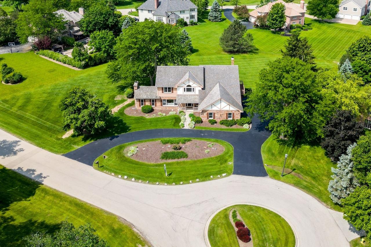 1520 Daybreak Dr., Libertyville, IL 60048