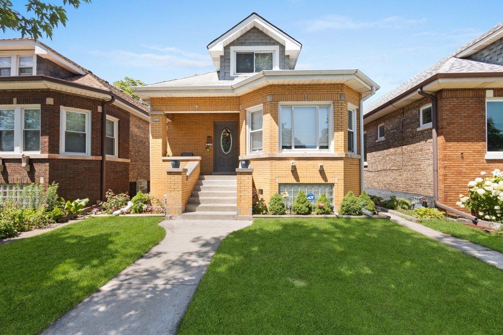 6921 26th St., Berwyn, IL 60402