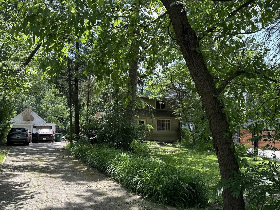 11407 Hiawatha Ln., Indian Head Park, IL 60525