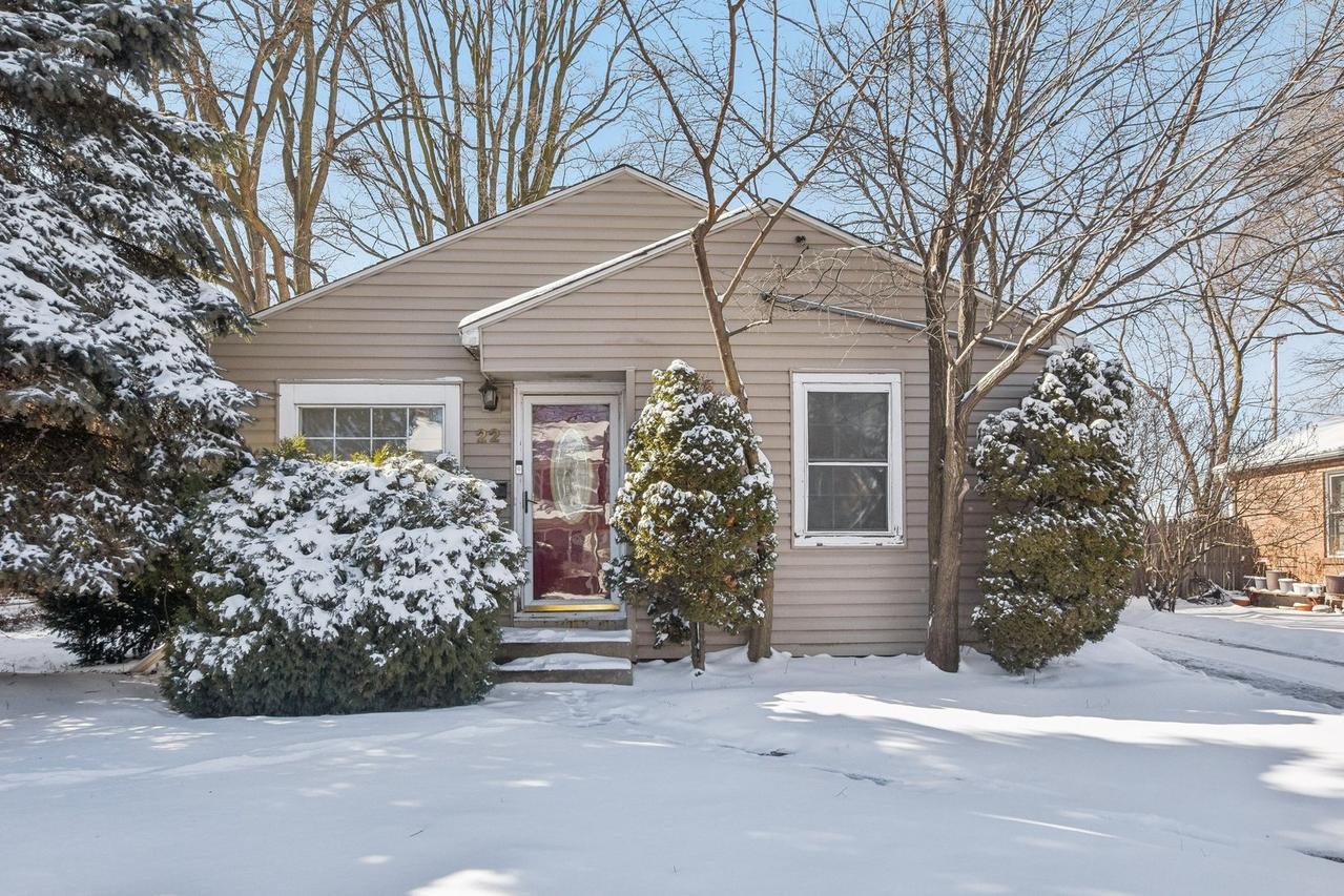 22 N Lewis Ave., Waukegan, IL 60085
