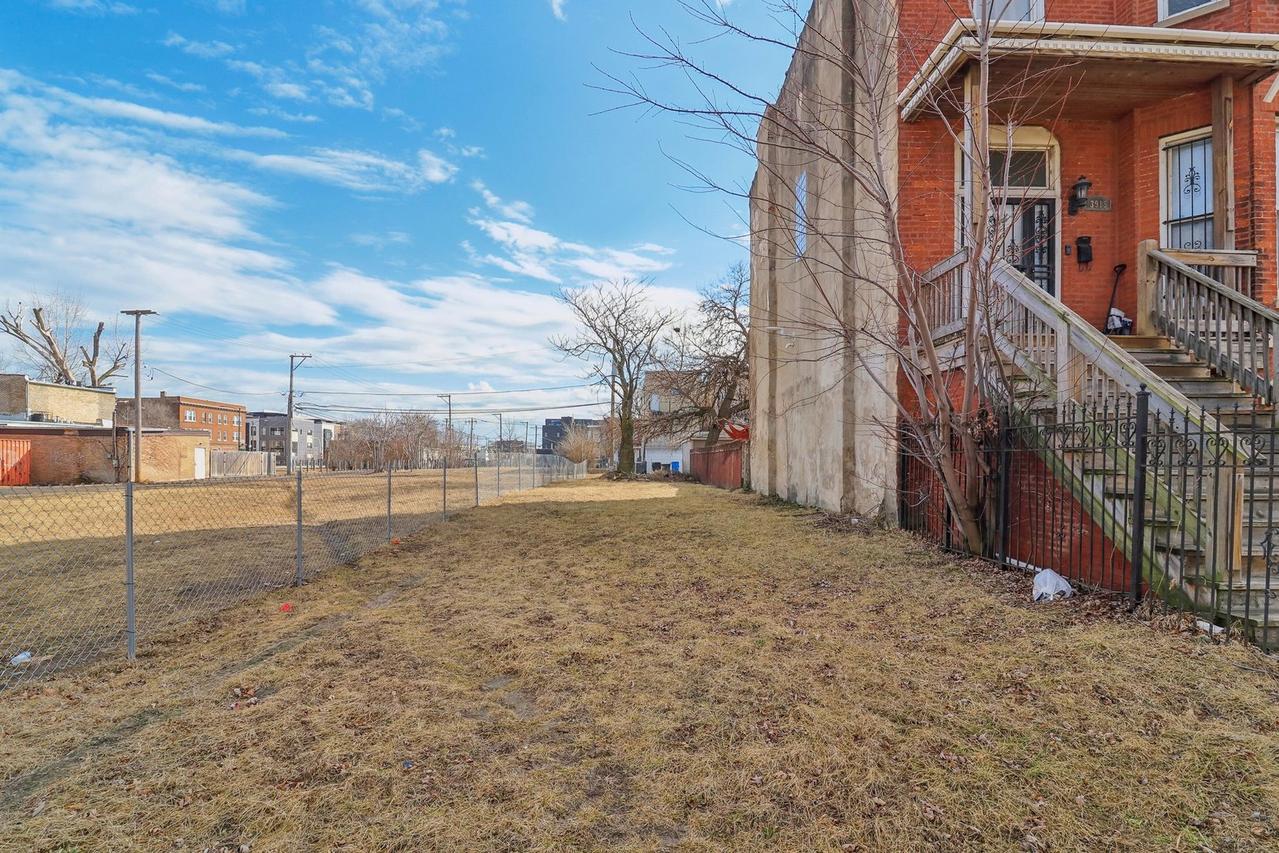 3913 S Prairie Ave., Chicago, IL 60653