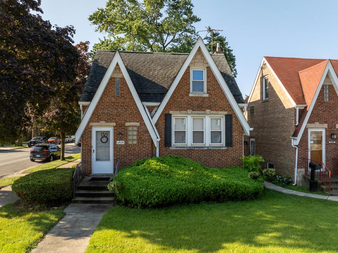 6404 28th St., Berwyn, IL 60402