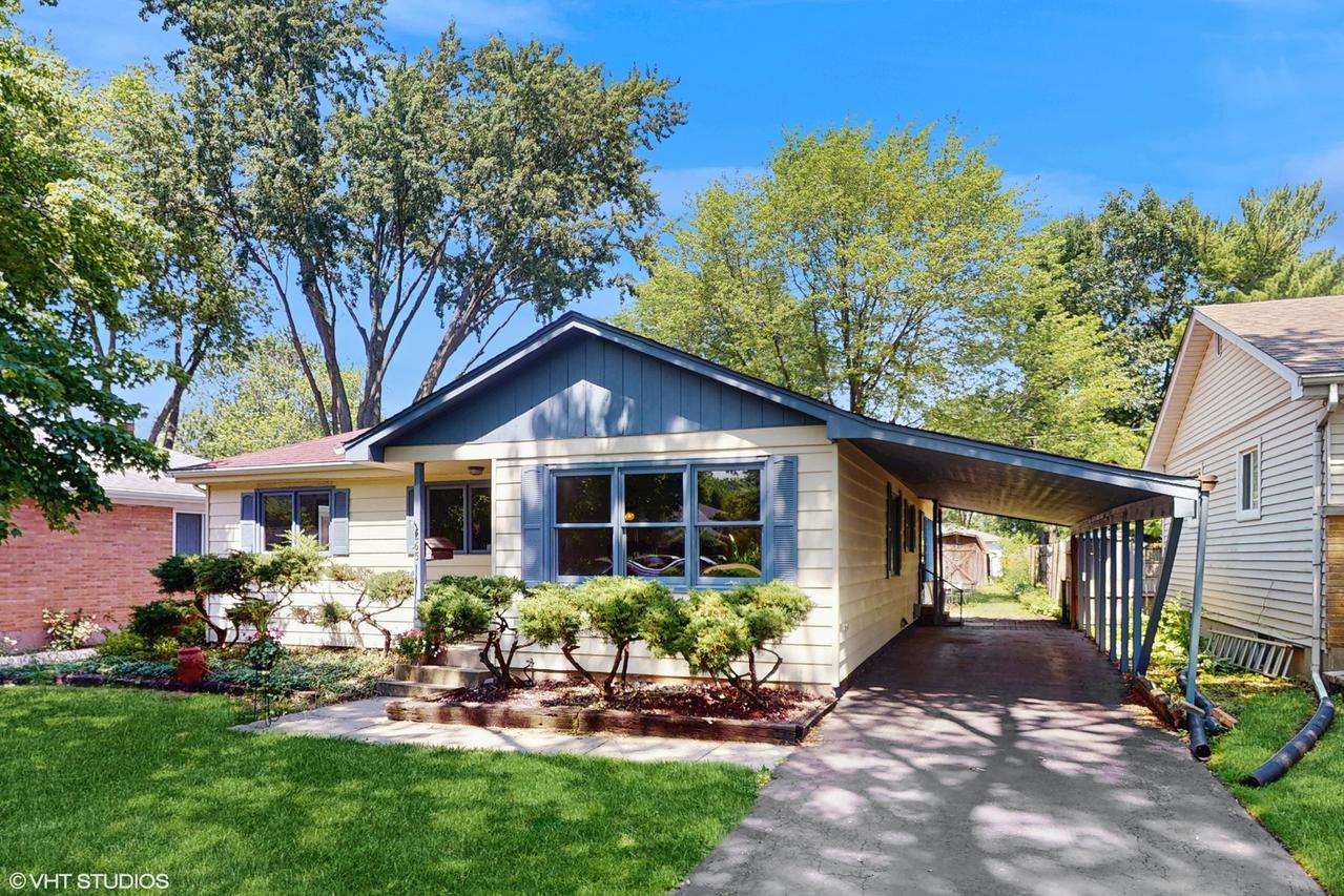 265 N Shaddle Ave., Mundelein, IL 60060