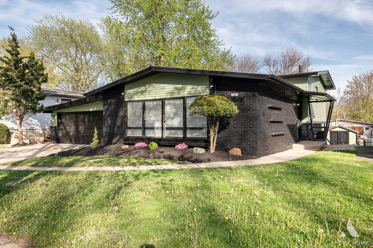 251 N Pleasant Dr., Glenwood, IL 60425