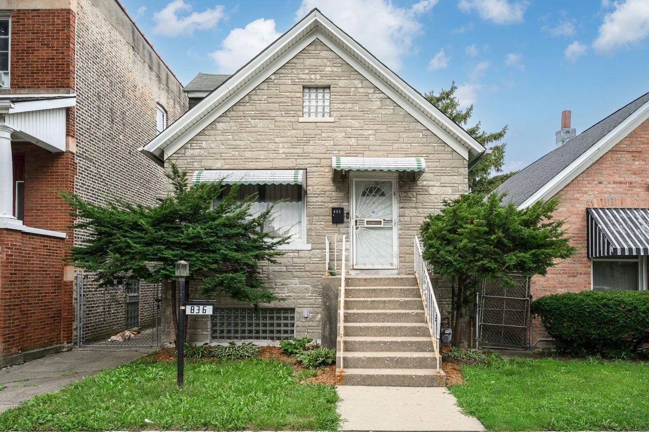 836 N Harding Ave., Chicago, IL 60651