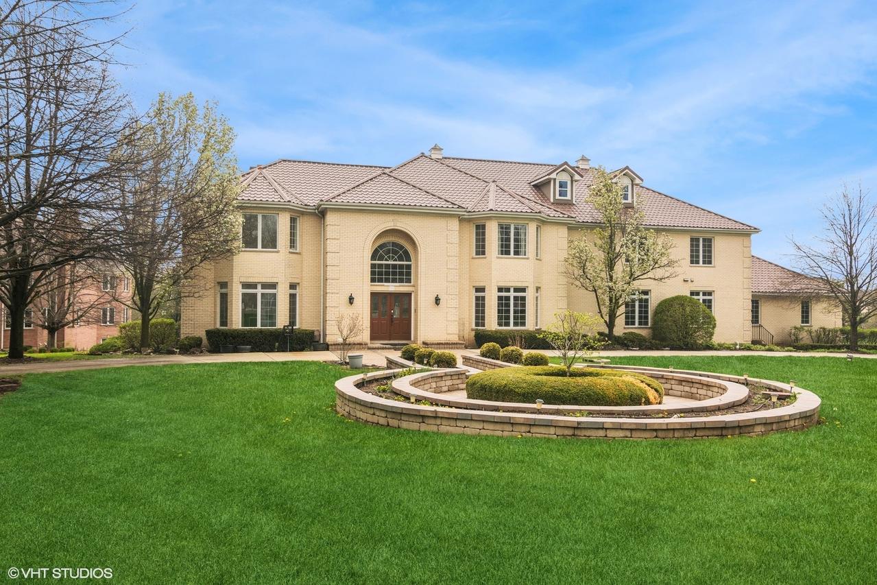 16 Forest Ln., South Barrington, IL 60010