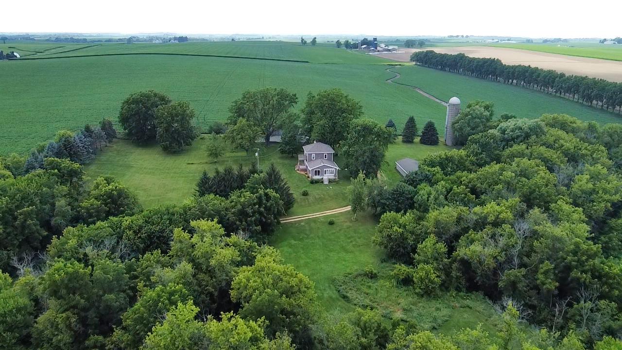 4256 W Egan Rd., Leaf River, IL 61047