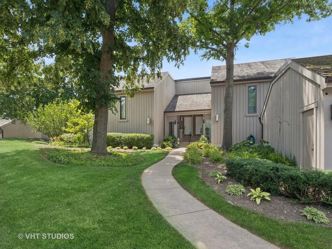 97 Thornhill Ln. #D, Lake Barrington, IL 60010