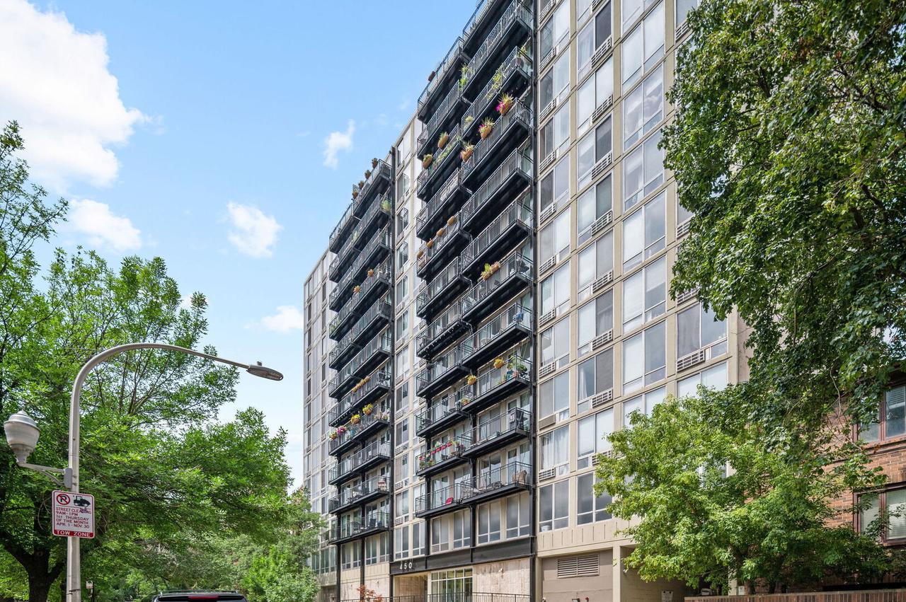450 W Briar Pl. #3J, Chicago, IL 60657