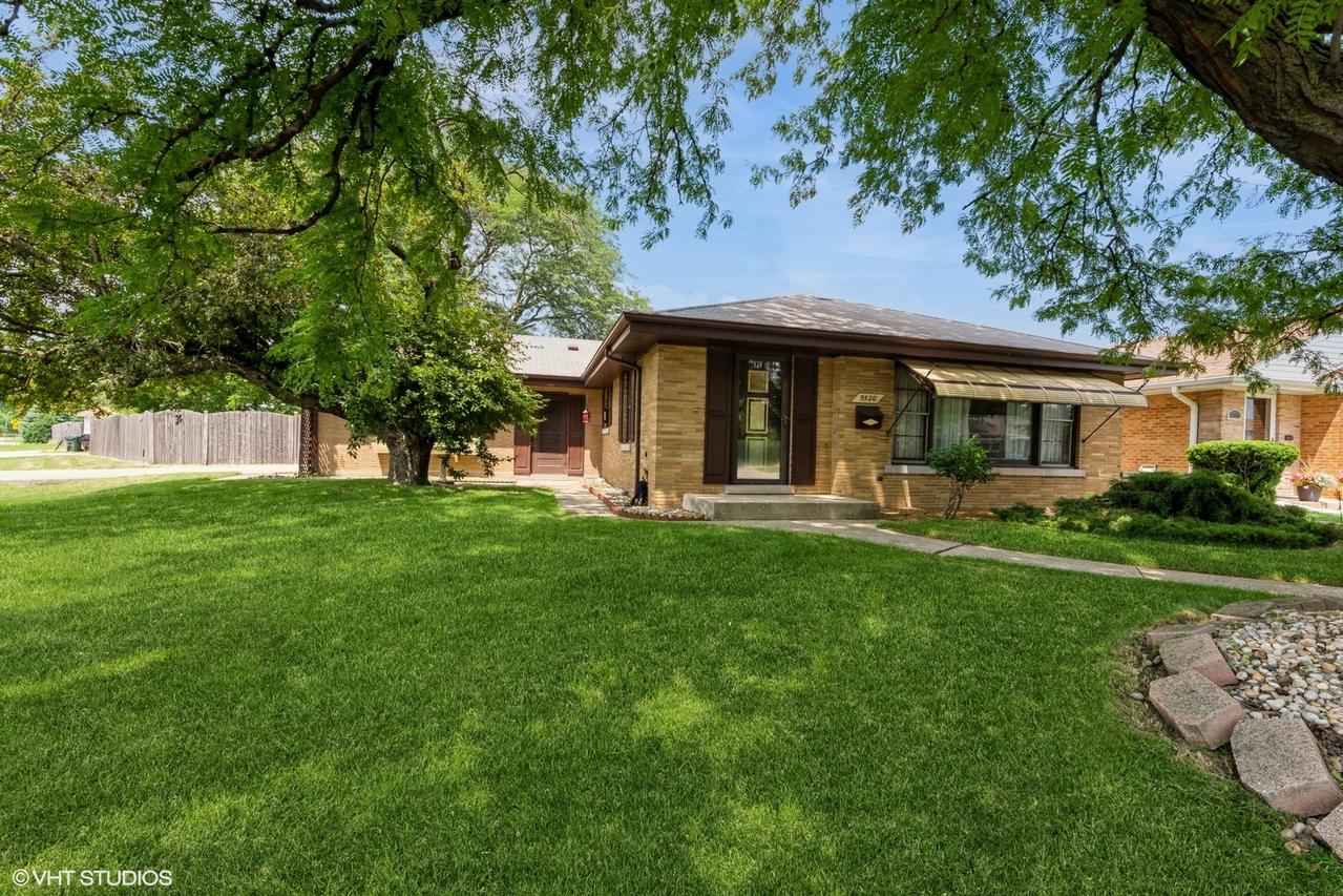 5520 Harvard Ter., Skokie, IL 60077