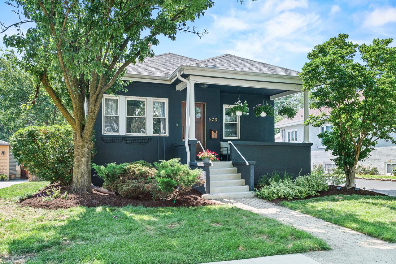 670 S Parkside Ave., Elmhurst, IL 60126