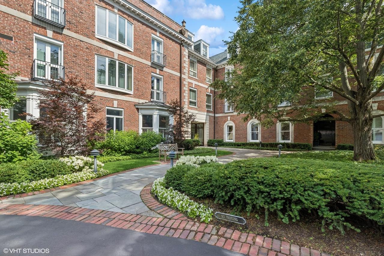 533 N Mayflower Rd. #C, Lake Forest, IL 60045