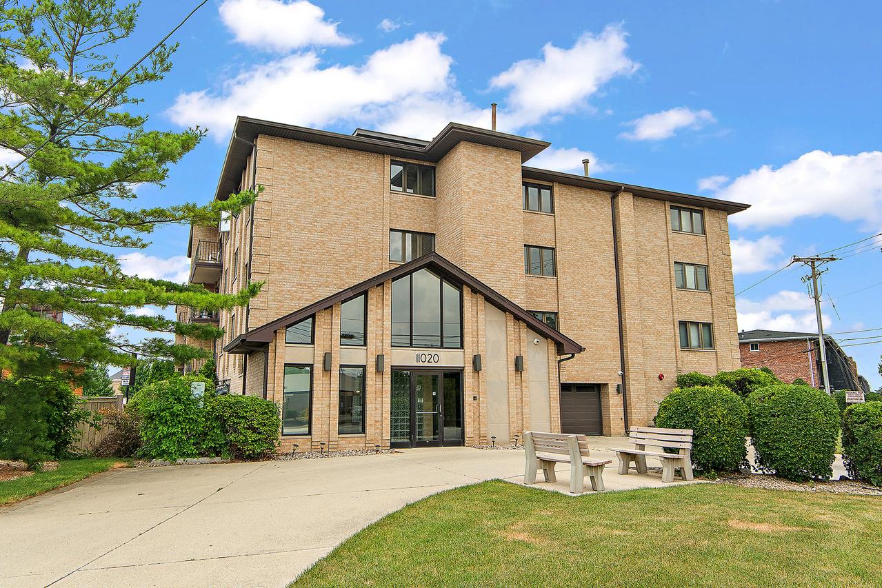 11020 S Keating Ave. #202, Oak Lawn, IL 60453