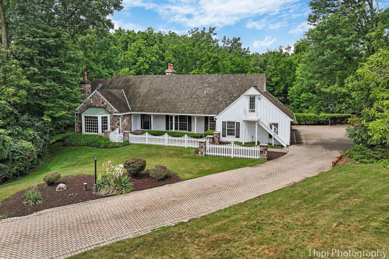 21956 N Hickory Hill Dr., Kildeer, IL 60047