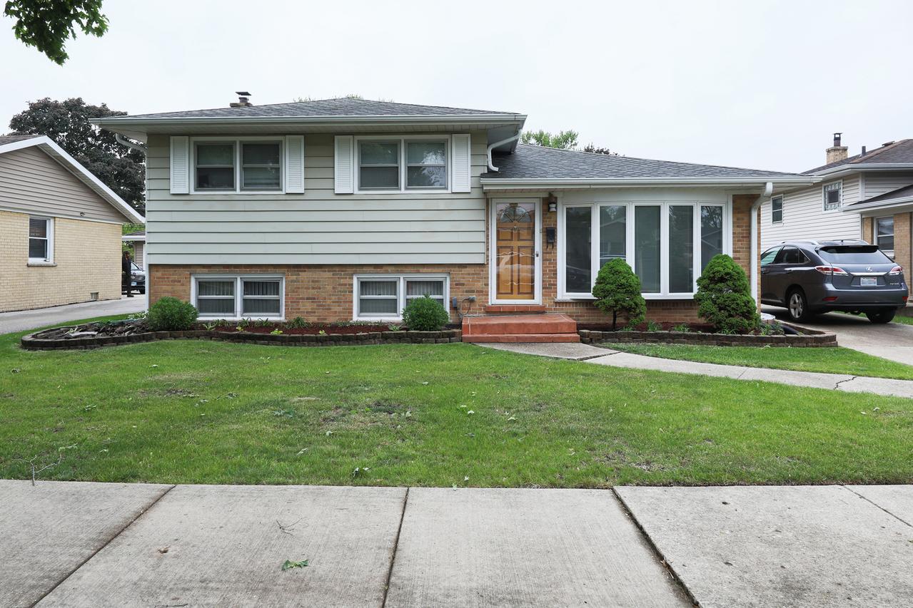 1065 Irwin Ave., Des Plaines, IL 60018