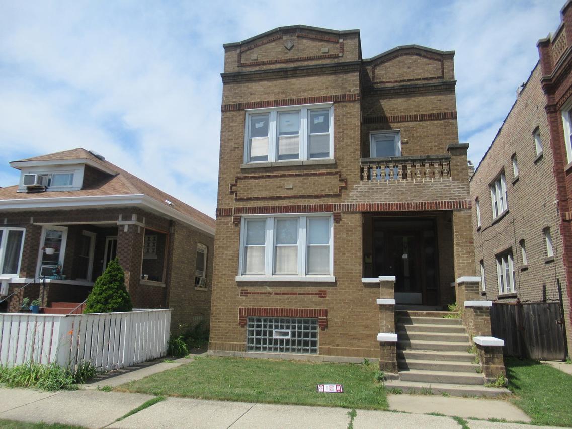 5822 S Sacramento Ave., Chicago, IL 60629