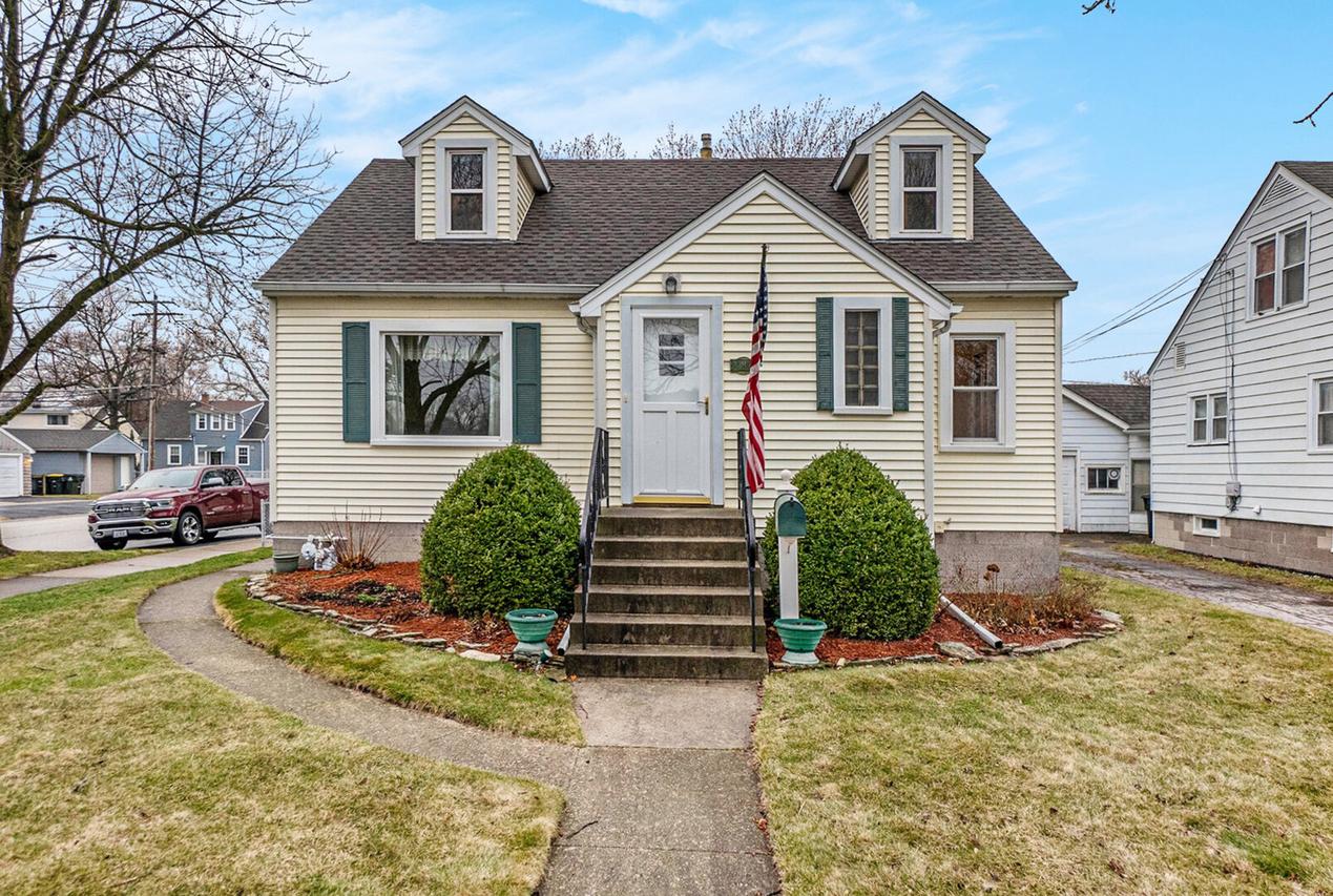 17958 Escanaba Ave., Lansing, IL 60438