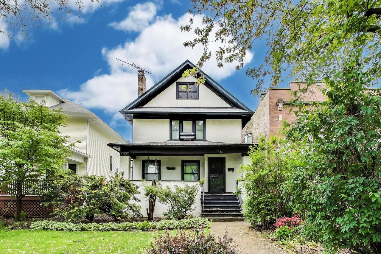 1831 W Greenleaf Ave., Chicago, IL 60626