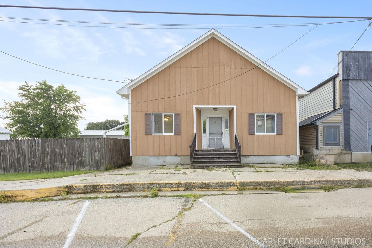 111 S Viking Vie, Lee, IL 60530