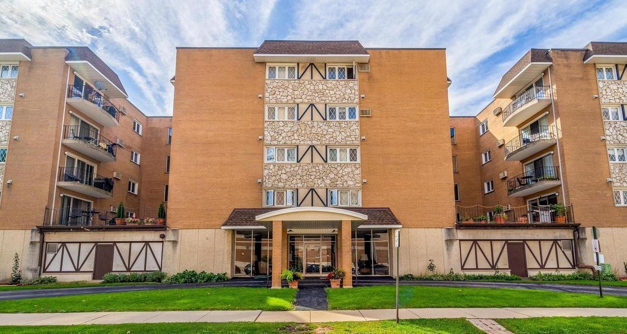 1633 River St. #2B, Des Plaines, IL 60016