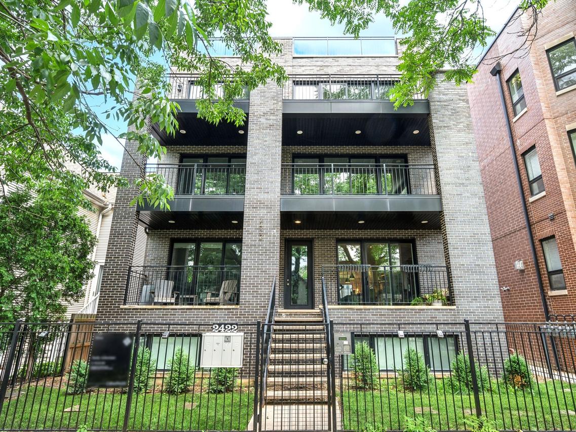 2422 W Lyndale St. #1E, Chicago, IL 60647