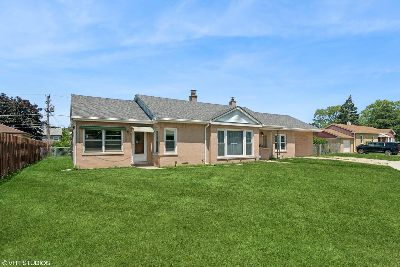 8024 W Charmaine Rd., Norridge, IL 60706