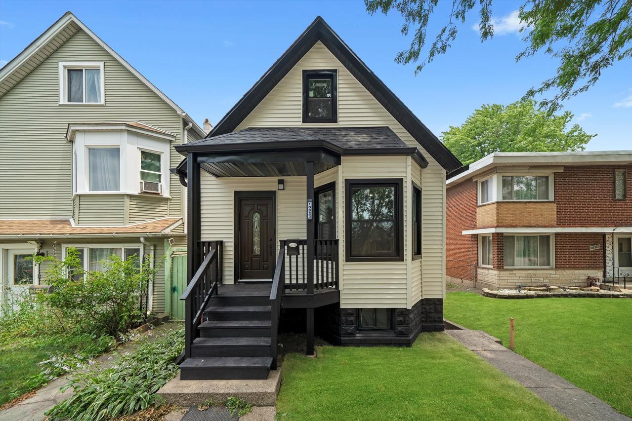10823 S Ewing Ave., Chicago, IL 60617