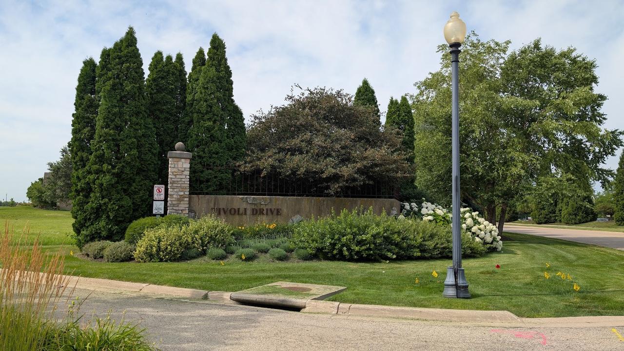 906 Tivoli Dr., Rockford, IL 61107