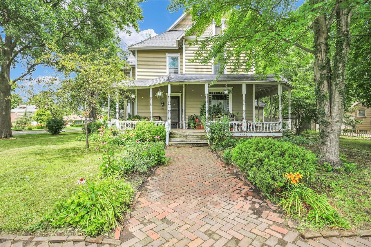 300 E Pinzon St., Tuscola, IL 61953