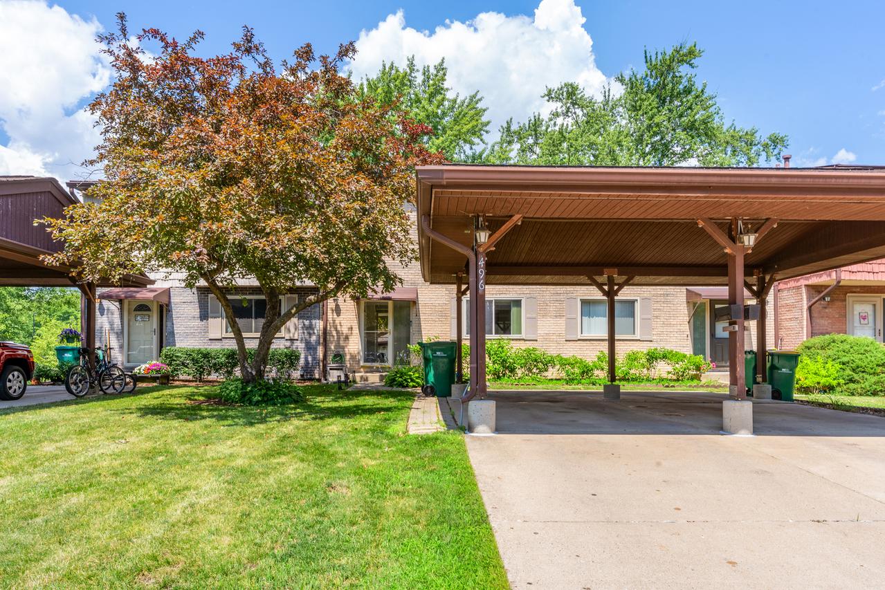 496 Navajo Tr., Wheeling, IL 60090