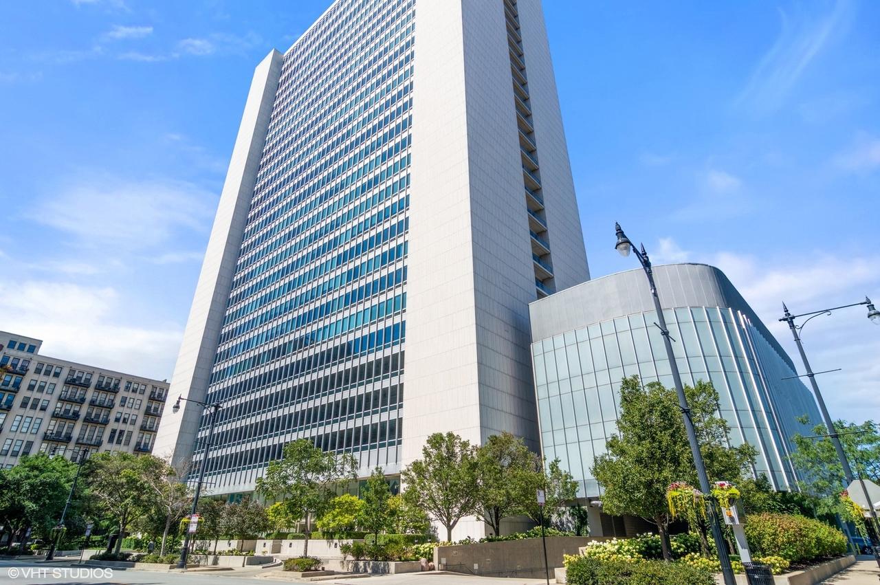 500 W Superior St. #1208, Chicago, IL 60654