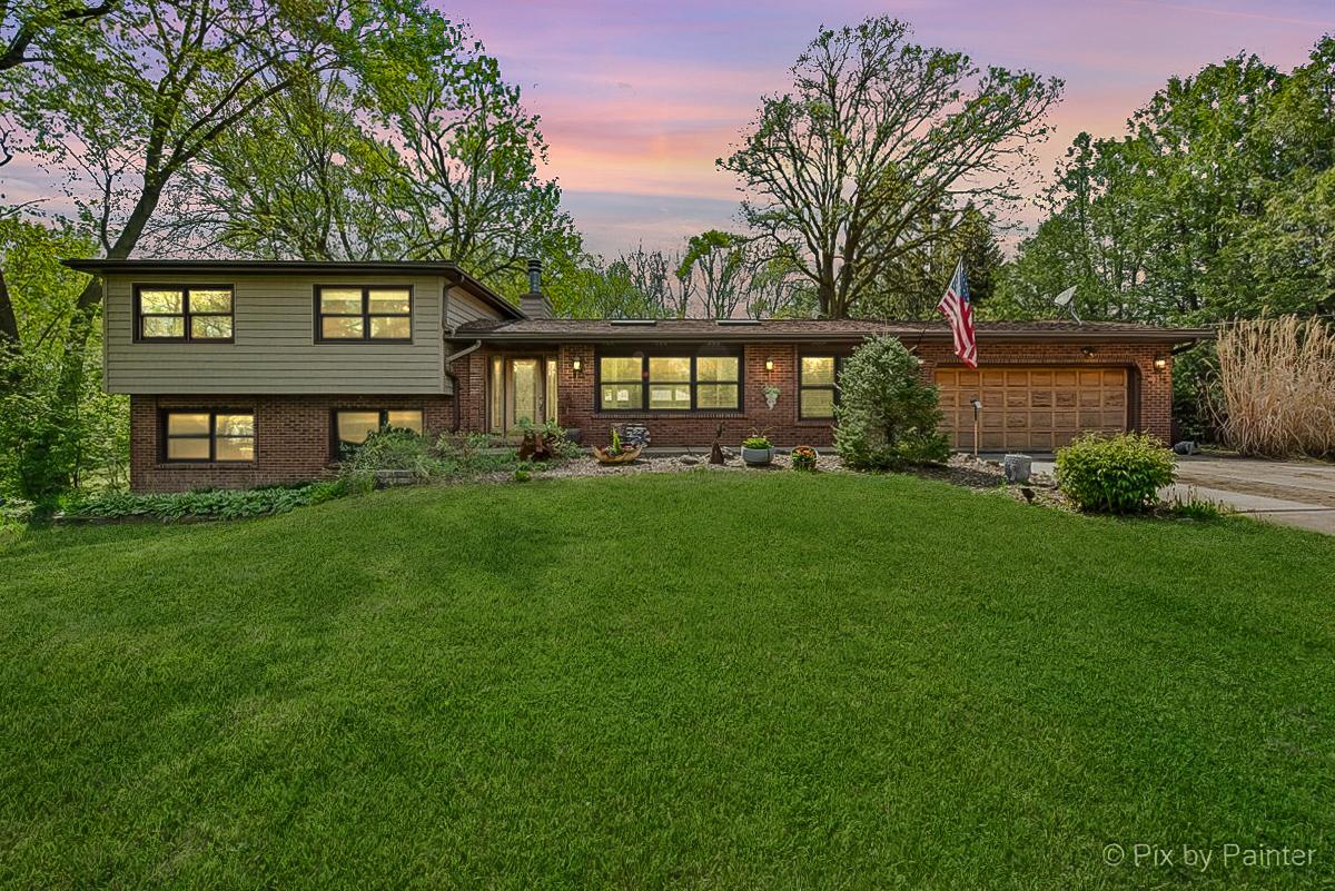 2N672 Valewood Rd., West Chicago, IL 60185