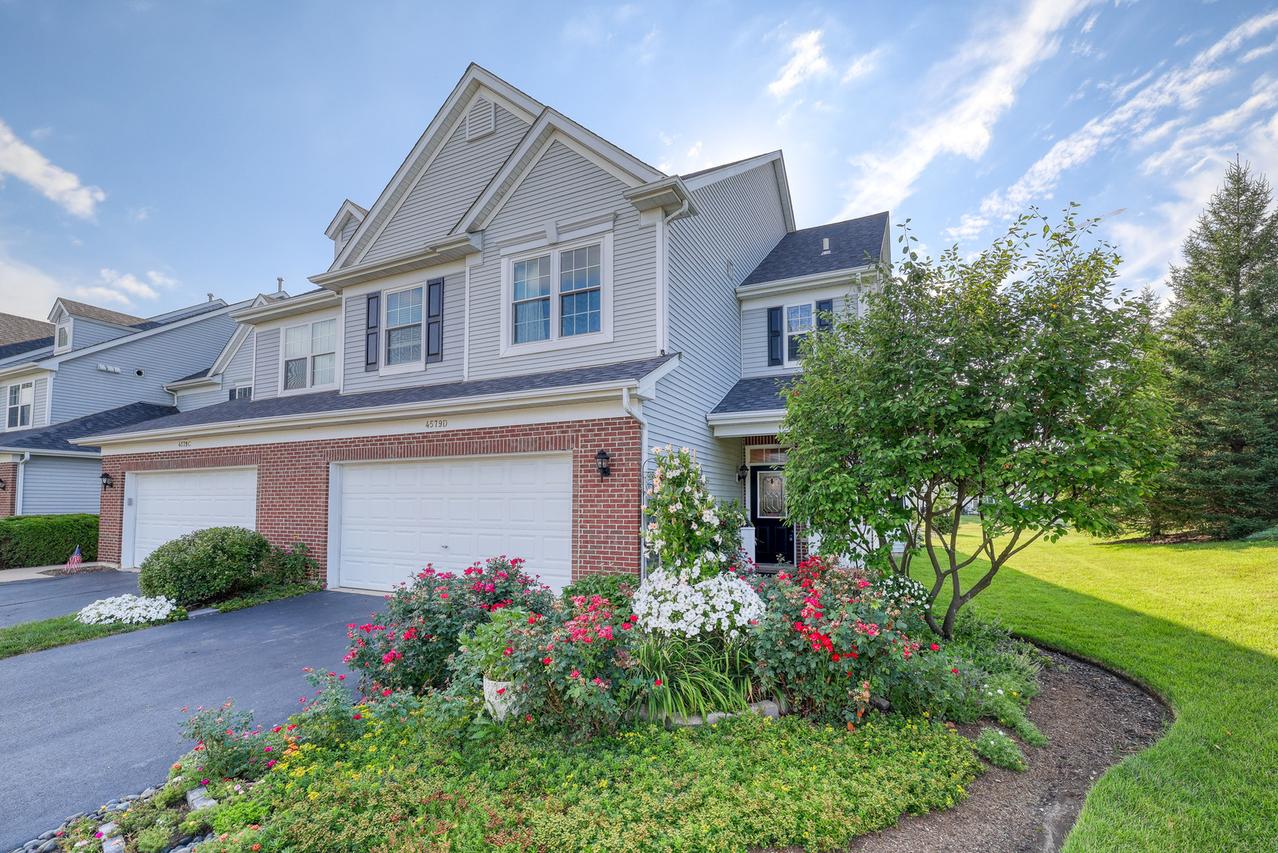 4579 Half Moon Dr. #D, Yorkville, IL 60560