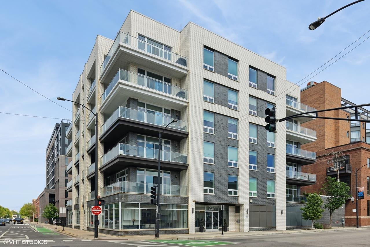 236 S Racine Ave. #304, Chicago, IL 60607