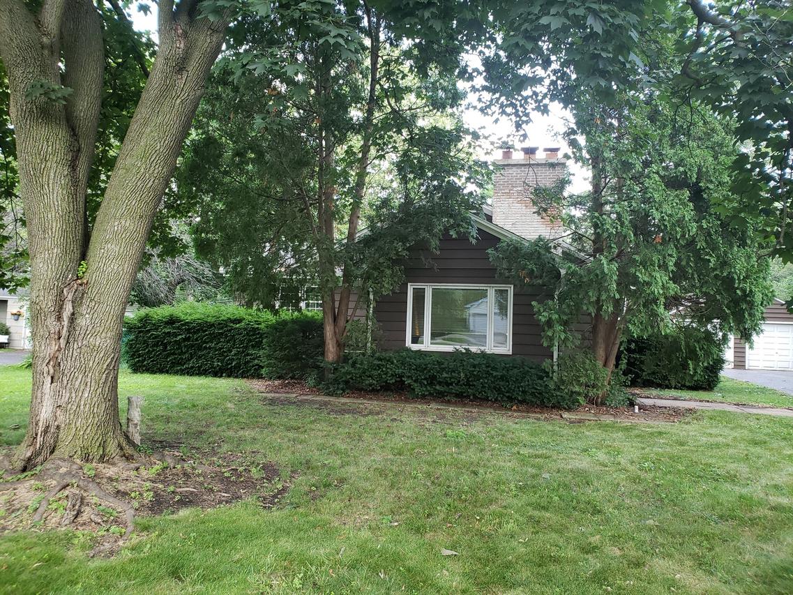 615 Polo Dr., Wheaton, IL 60187