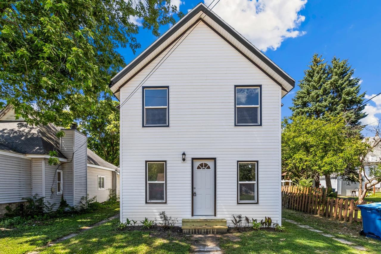 1213 W Fourth St., Dixon, IL 61021