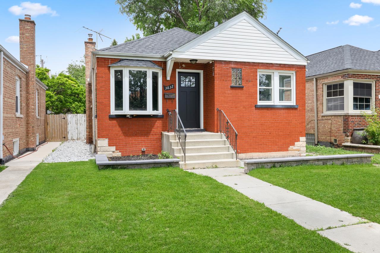 3832 W 81st St., Chicago, IL 60652
